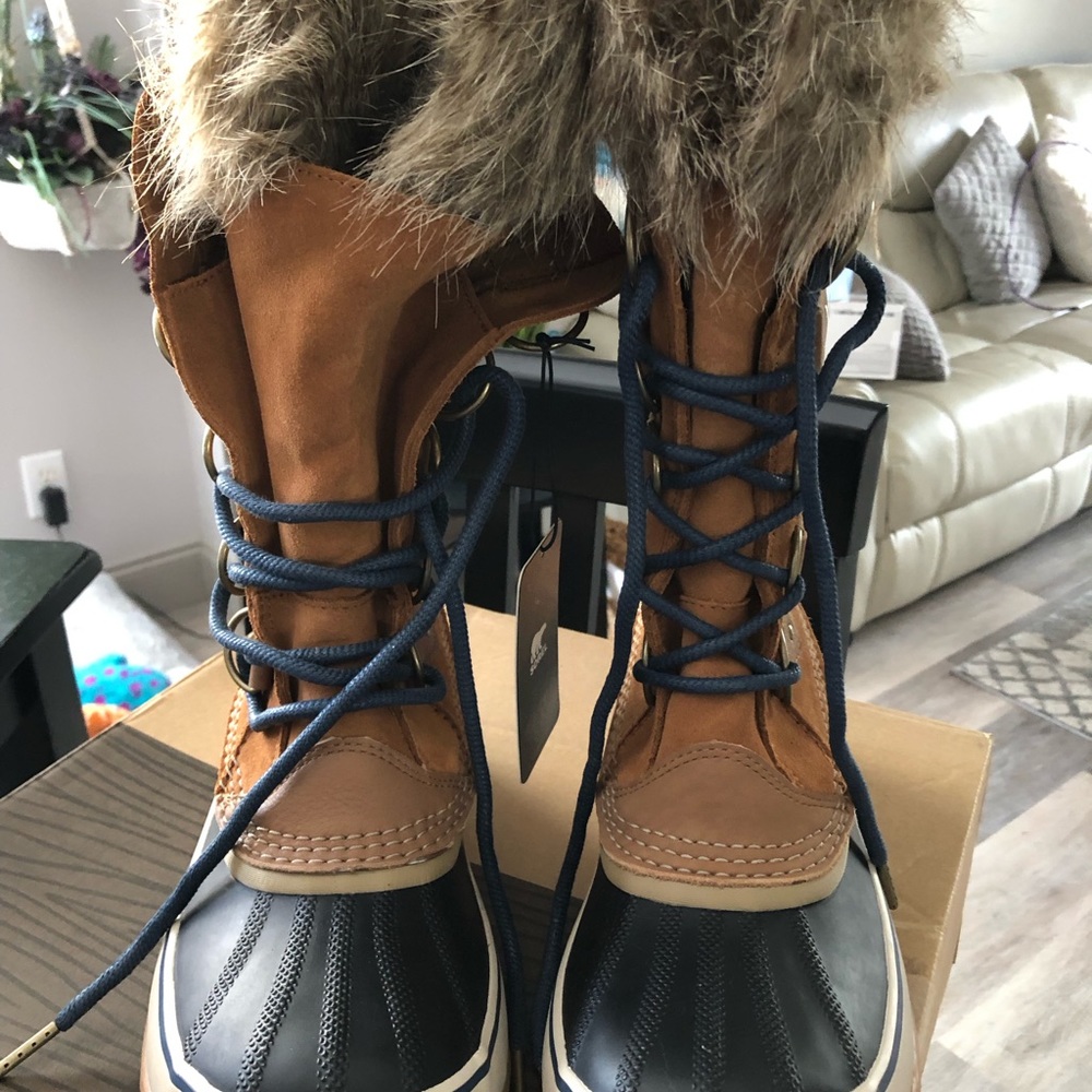 SOREL Womens 9.5 waterproof boots